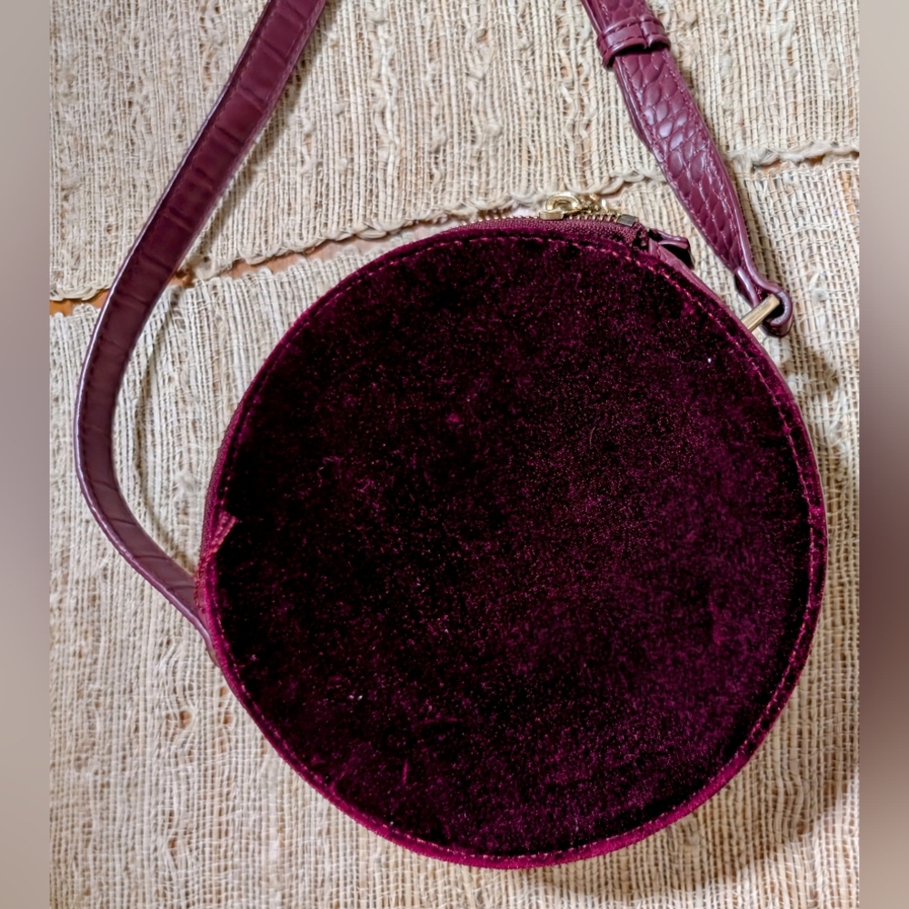 Free People • Amber Round Circle Crossbody Bag - Picture 4 of 6
